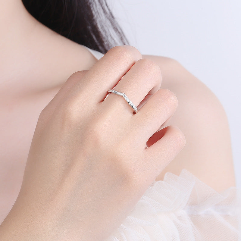 [JYJZZ185] （Adan）Synthetic Moissanite S925 Sterling Silver V-Shaped Small Row Setting Stacking Design Closed Mouth Small and Delicate Ring, Versatile Mix and Match Pieces, Suitable for Daily Wear, Ring Mix and Match, Party Showcase, Holiday Gift.