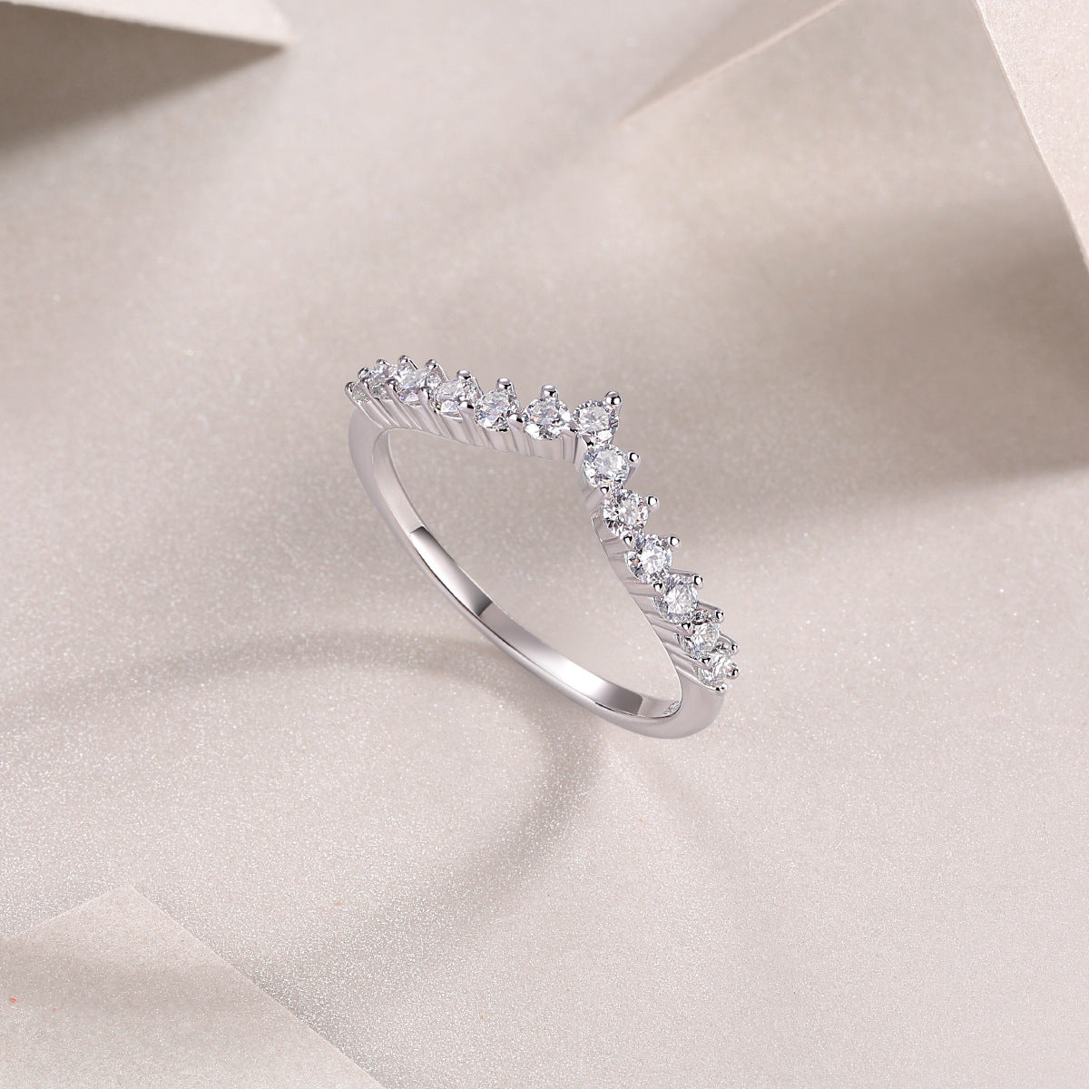 [JYJZZ185] （Adan）Synthetic Moissanite S925 Sterling Silver V-Shaped Small Row Setting Stacking Design Closed Mouth Small and Delicate Ring, Versatile Mix and Match Pieces, Suitable for Daily Wear, Ring Mix and Match, Party Showcase, Holiday Gift.